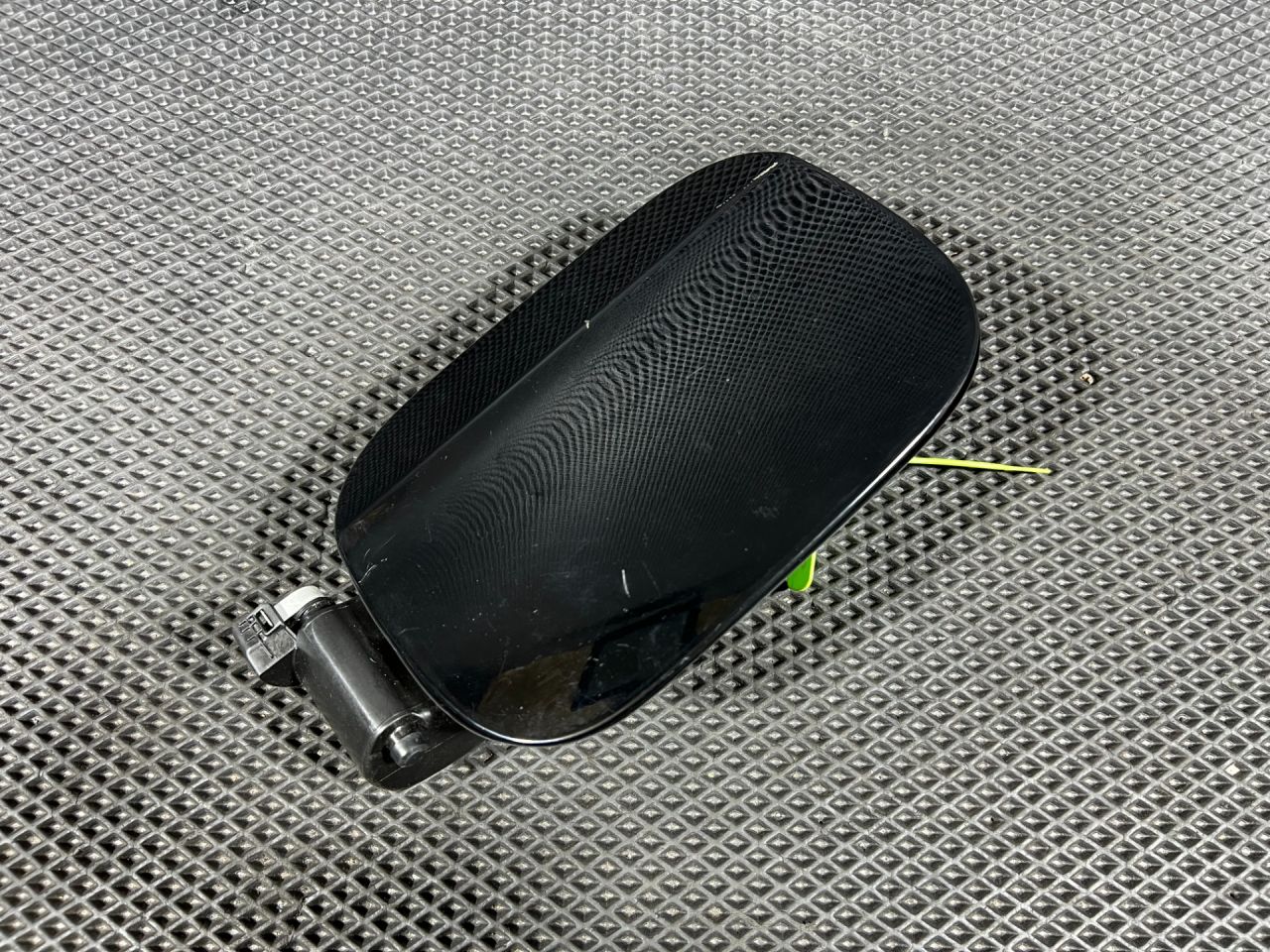 лючок топливного бака Mercedes-Benz A-Класс W177/V177 2018, 2.0 л., M 260 E20, бензин, АКПП, A1776306901 - фото №1