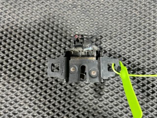 замок капота Jaguar XE 1 поколение X760 2017, 2.0 л., 204PT, бензин, АКПП, седан, LR173841, LR002794, LR024358, LR041431, LR054331, LR065340, LR123518, LR125366, LR137484, LR138826, YUE500090, YUE500150, T2H41158, 5H2216700CC, T2H41589