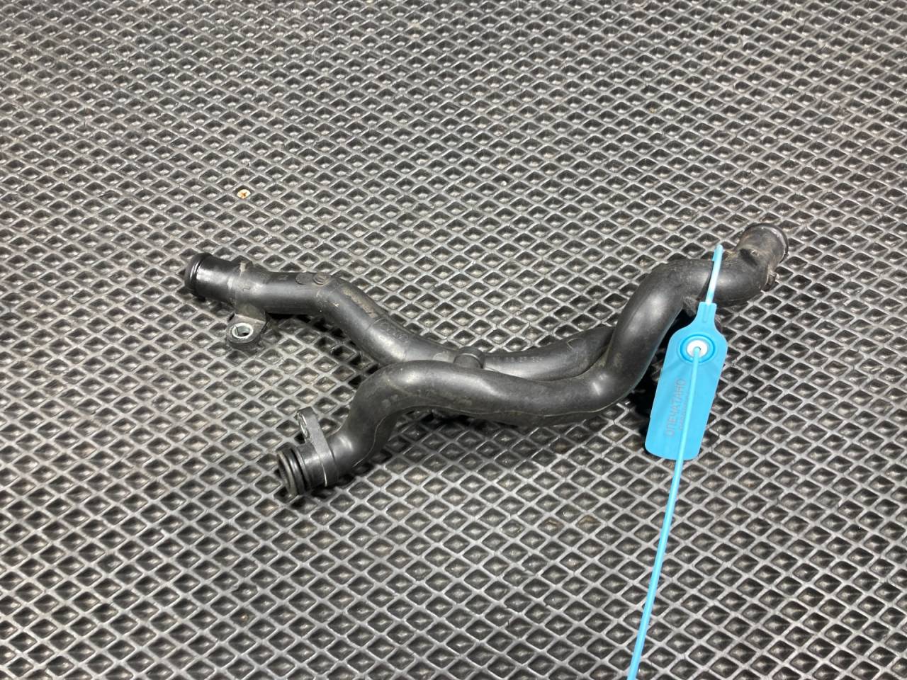 патрубок (трубопровод, шланг) Audi A7 4G 2014, 3.0 л., CGXB, бензин, АКПП, хетчбэк 5 дв., 06E121044M, 06E121044AE, 06E121044AD, 06E121044G, 06E121044M, 06E121044L - фото №1