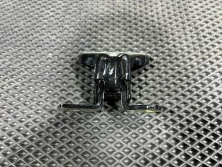 петля двери Chevrolet Trax 2 поколение 2024, 1.2 л., бензин, АКПП, внедорожник 5 дв., передний привод, 13501714