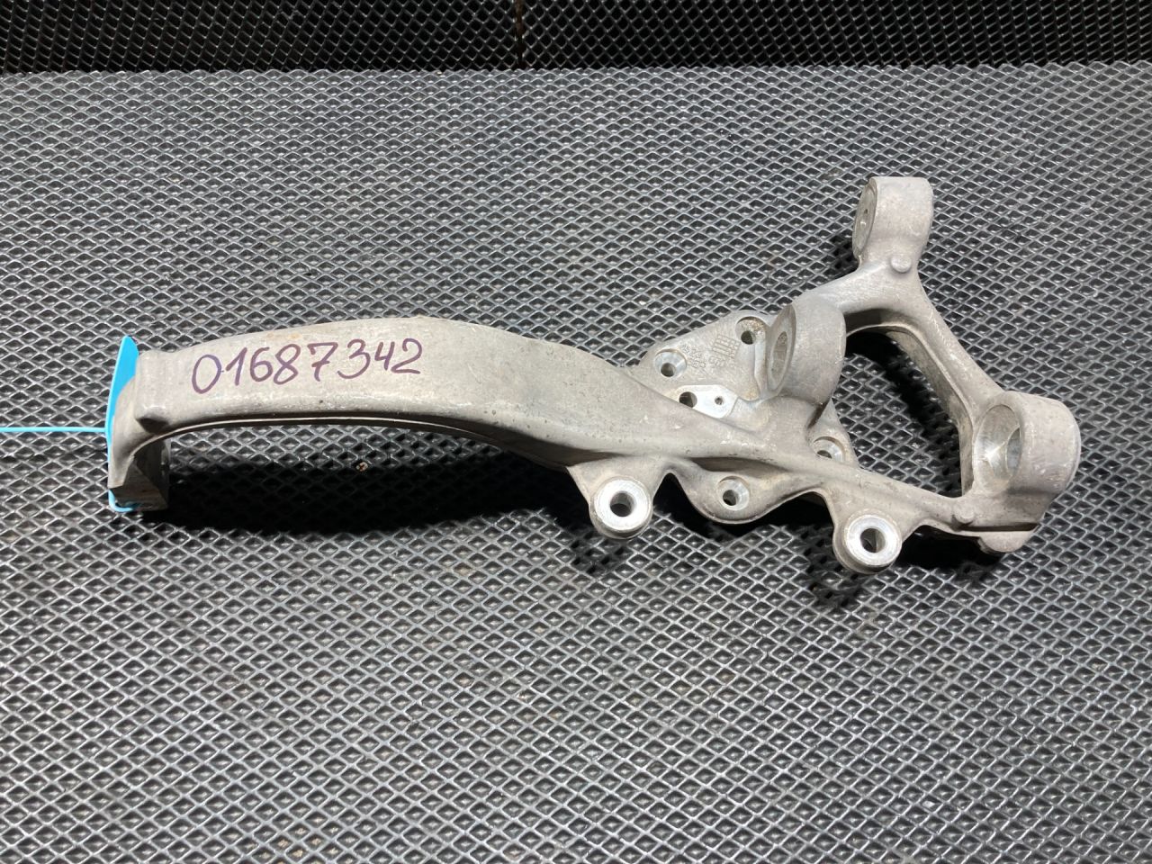 кулак поворотный левый Mercedes-Benz SL-Класс R231 2013, 6.3 л., M 100.980, бензин, A2313302100 - фото №1