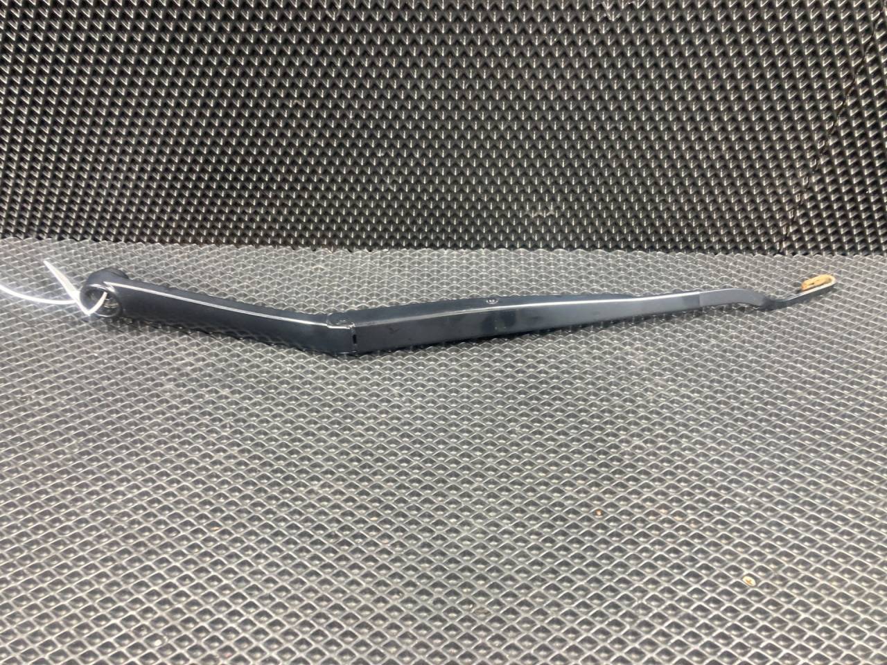 щеткодержатель (поводок стеклоочистителя, дворник) Kia K5 3 поколение 2020, 1.6 л., G4FP, бензин, АКПП, 98311L2200 - фото №1