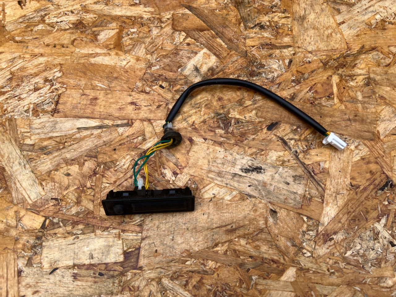 кнопка открытия багажника Nissan Rogue T33 2023, 1.5 л., KR15, бензин, АКПП, внедорожник 5 дв., передний привод - фото №1