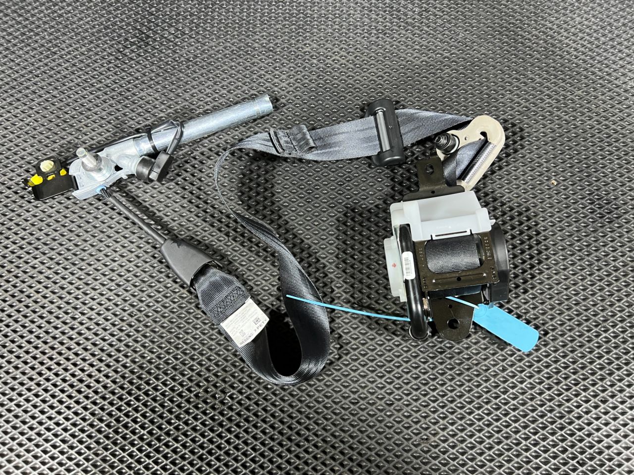 ремень безопасности Honda CR-V 6 поколение 2025, 1.5 л., L15B, бензин, АКПП, внедорожник 5 дв., 04818-3A0-A00ZB - фото №1