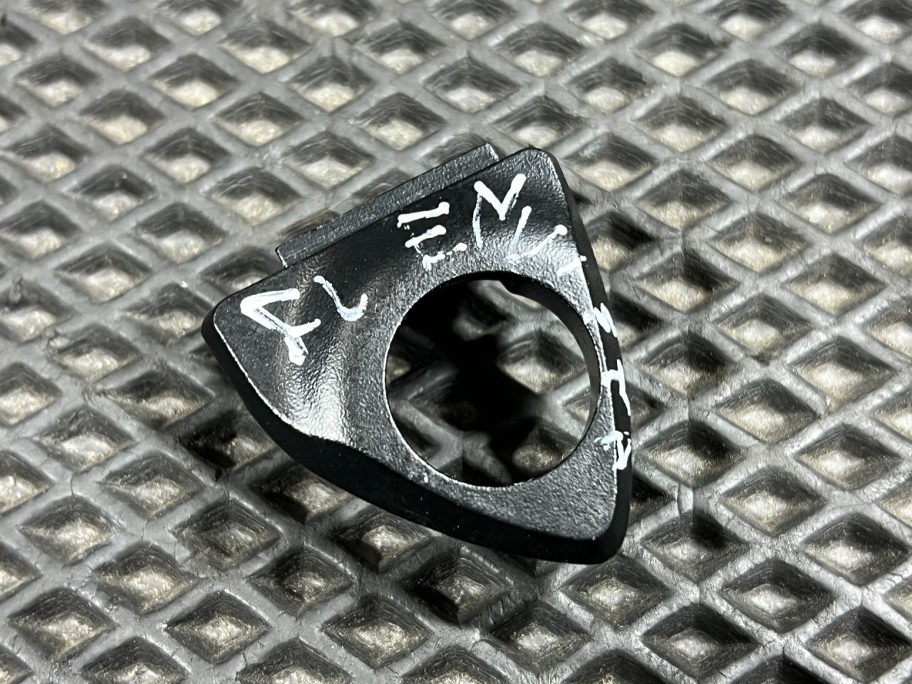 накладка на ручку Buick Envista 1 поколение 2024, 1.2 л., бензин, АКПП, внедорожник 5 дв., 26692828 - фото №1