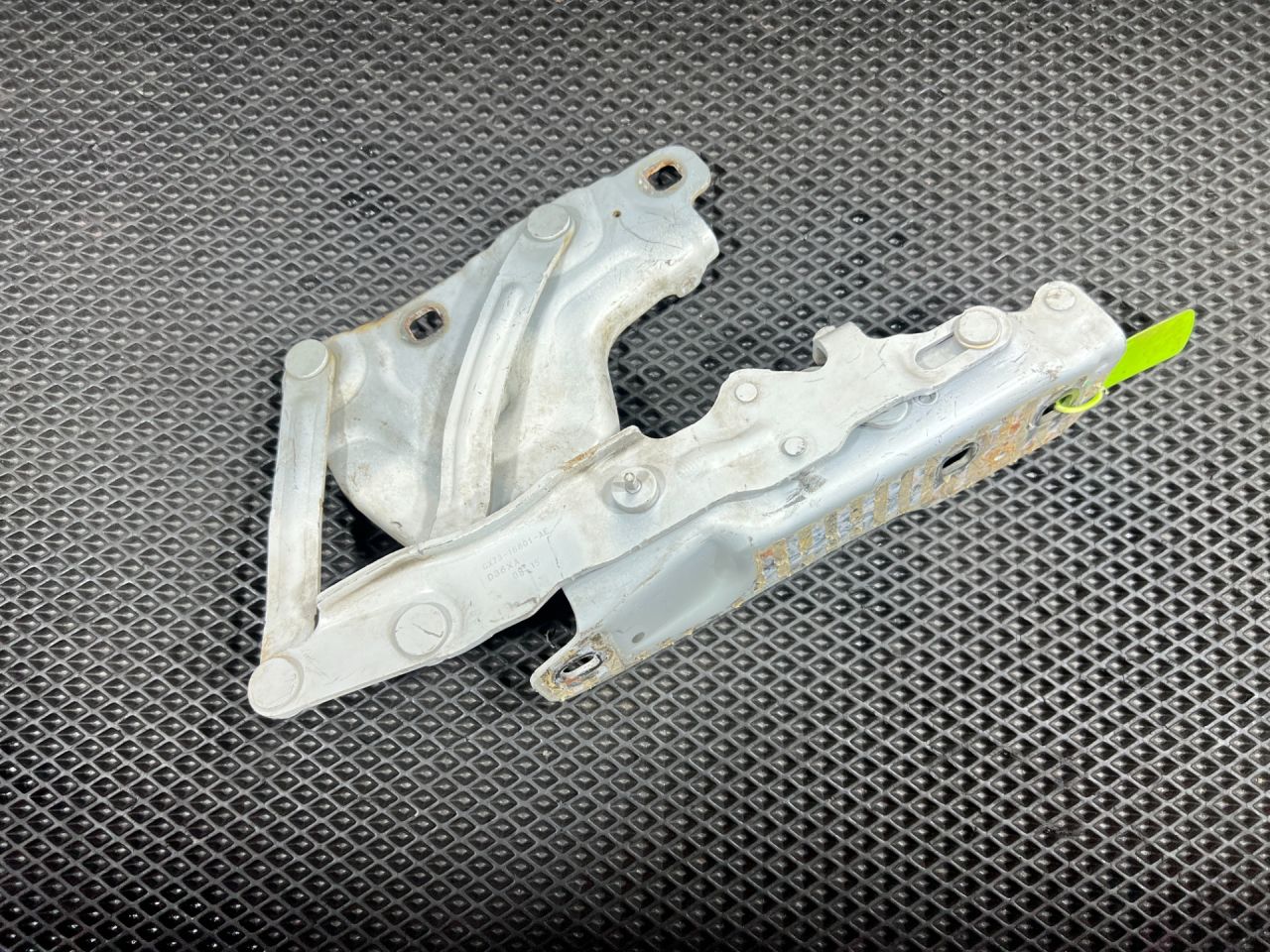 петля капота левая Jaguar XE 1 поколение X760 2016, 2.0 л., 204PT, бензин, АКПП, седан, GX7316801AE, T2H12981 - фото №1