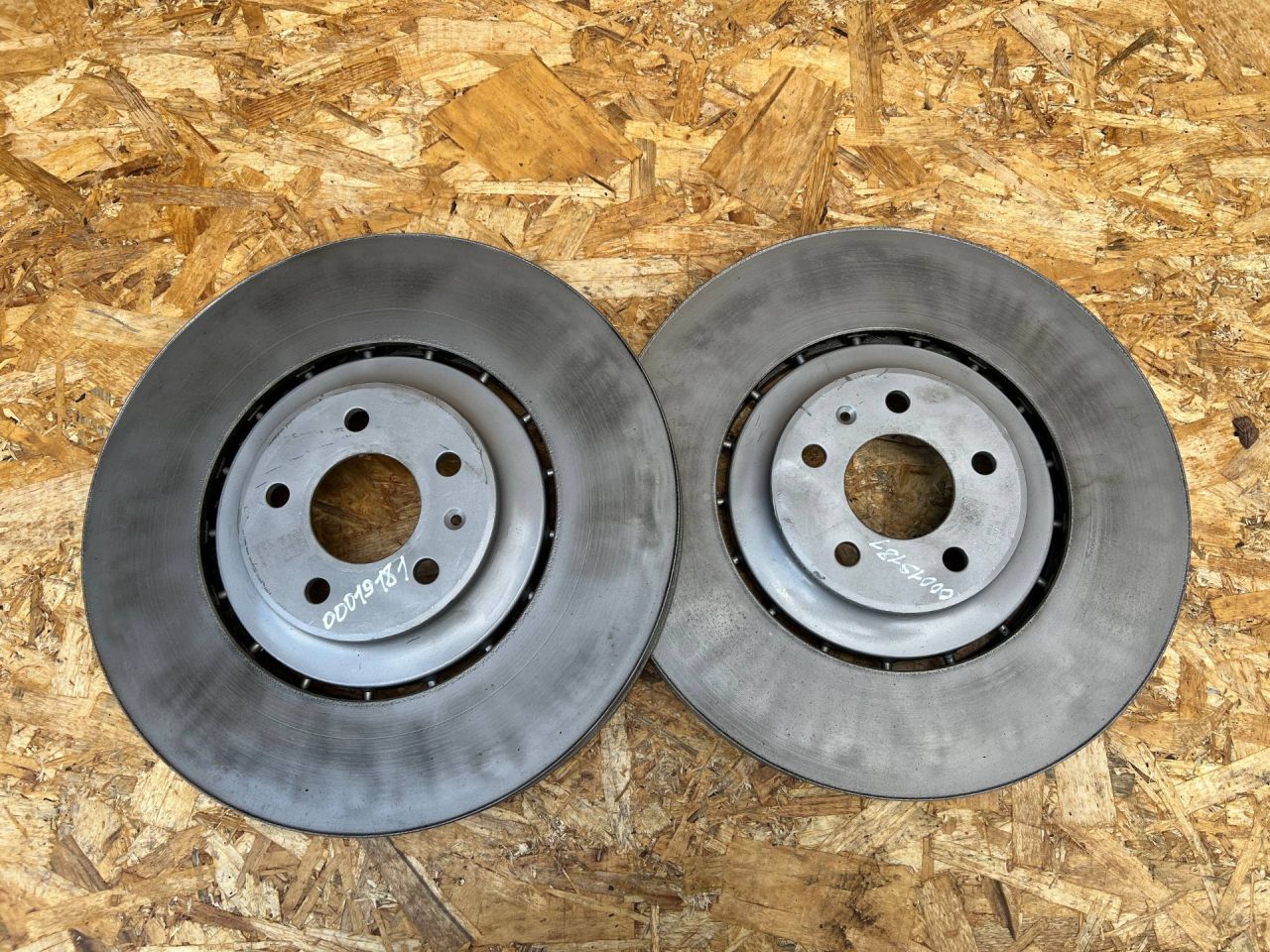 диски тормозные (комплект) Audi A8 D4/4H 2012, 4.2 л., CDRA, бензин, АКПП, седан, 4H0615301AB - фото №1