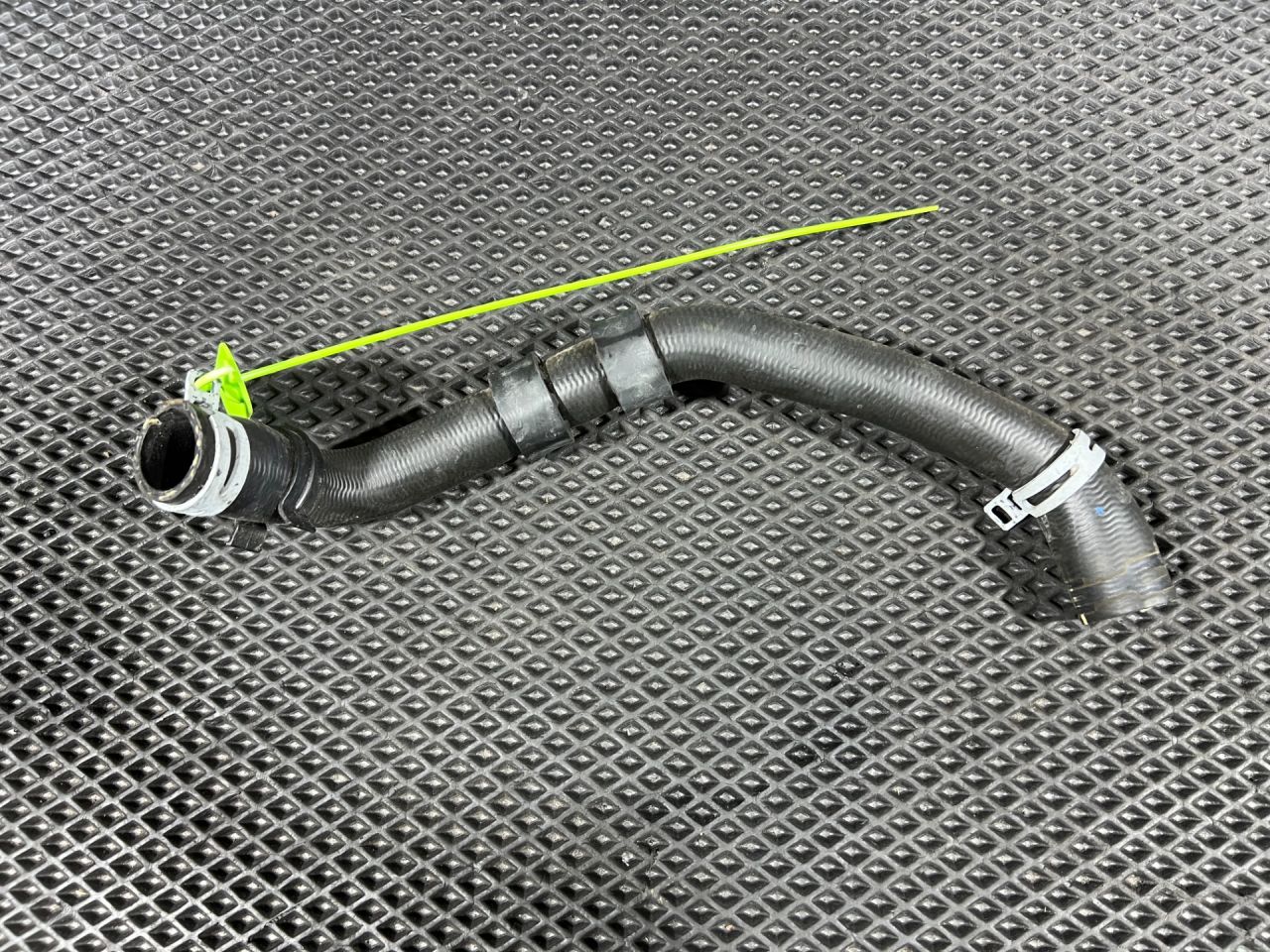 патрубок (трубопровод, шланг) Mercedes-Benz GLC-Класс X253/C253 2017, 2.0 л., бензин, АКПП, внедорожник 5 дв., A2642001201 - фото №1