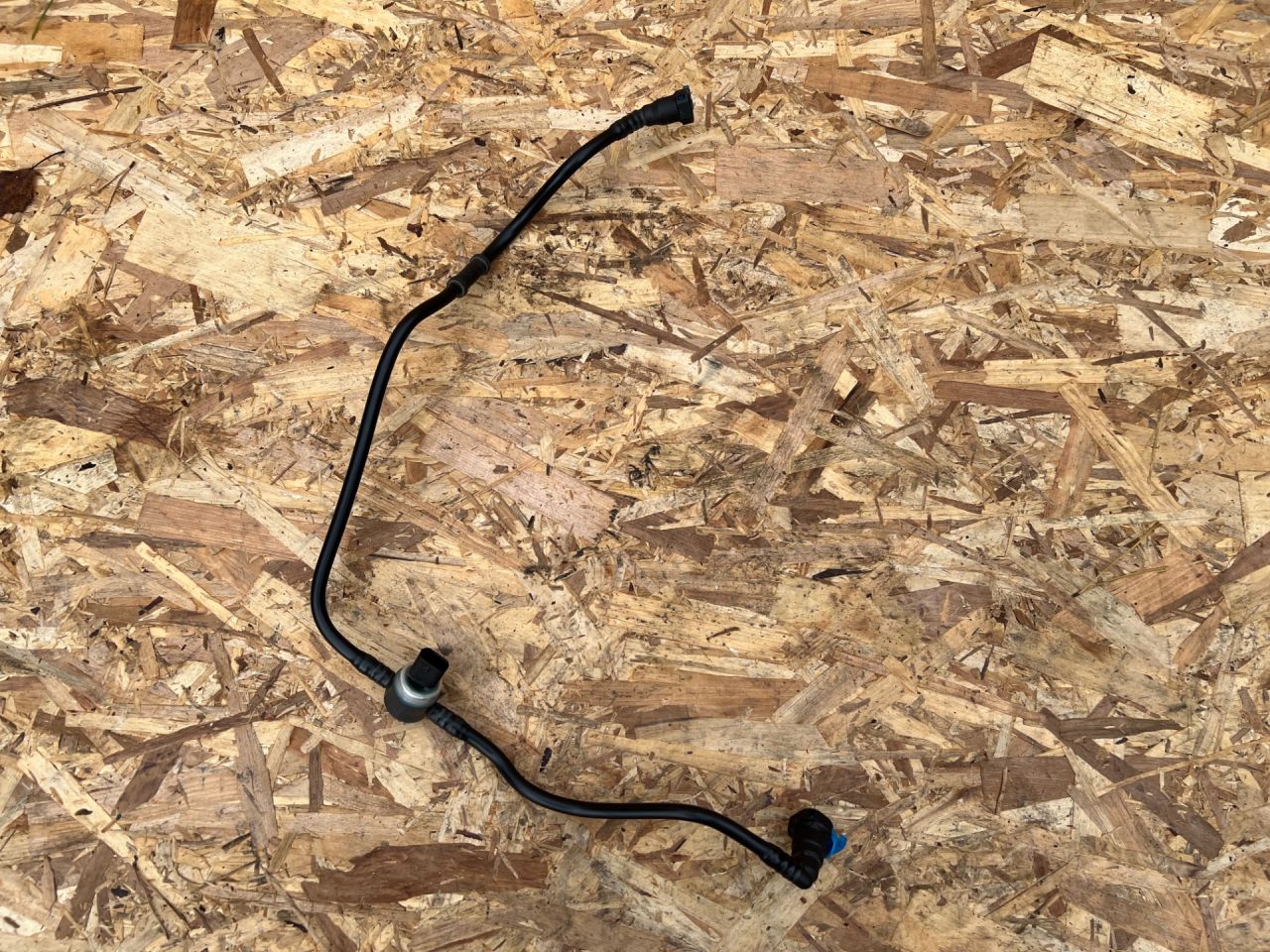 трубка топливная Buick Envista 1 поколение 2024, 1.2 л., бензин, АКПП, внедорожник 5 дв., GMW14638 - фото №1