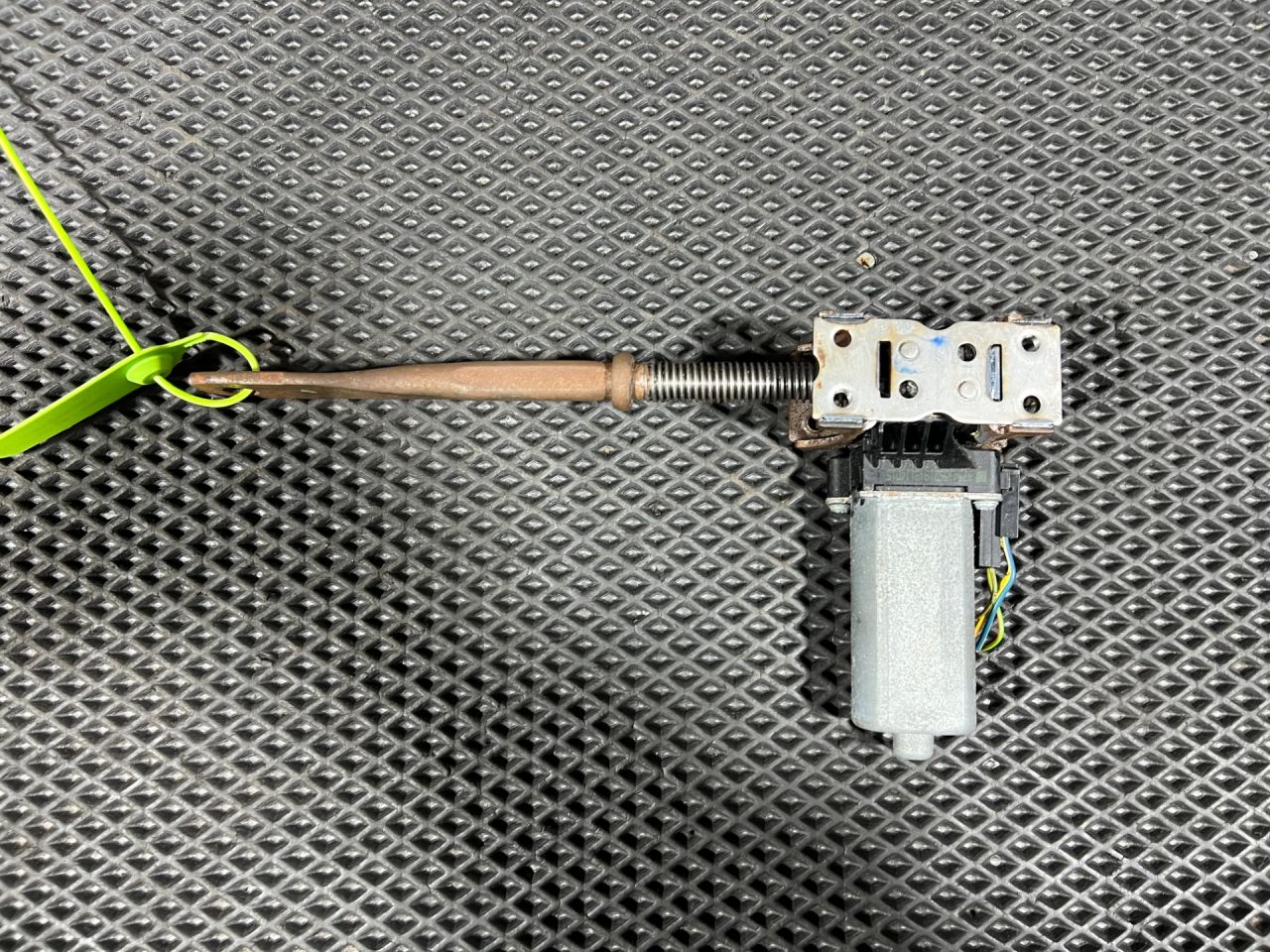 моторчик регулировки сиденья Land Rover Range Rover Evoque L538 2013, 2.0 л., бензин, АКПП, внедорожник 5 дв., 984685106 - фото №1