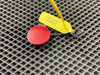 заглушка заднего бампера под крюк Jaguar XE 1 поколение 2018, 2.0 л., 204PT, бензин, АКПП, седан, GX7317E810BA, T2H2997