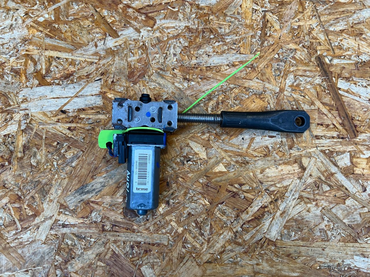 моторчик регулировки сиденья Porsche Macan 1 поколение 2018, 3.0 л., бензин, АКПП, внедорожник 5 дв., 984686-105 - фото №1