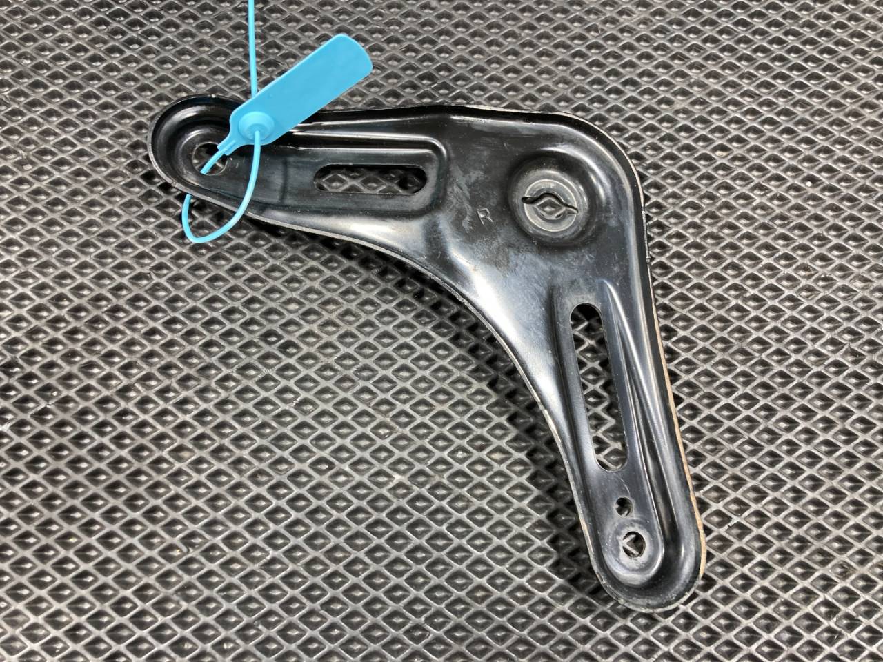 Кронштейн балки Kia K5 3 поколение 2020, 1.6 л., G4FP, бензин, АКПП, 62471L2000 - фото №1