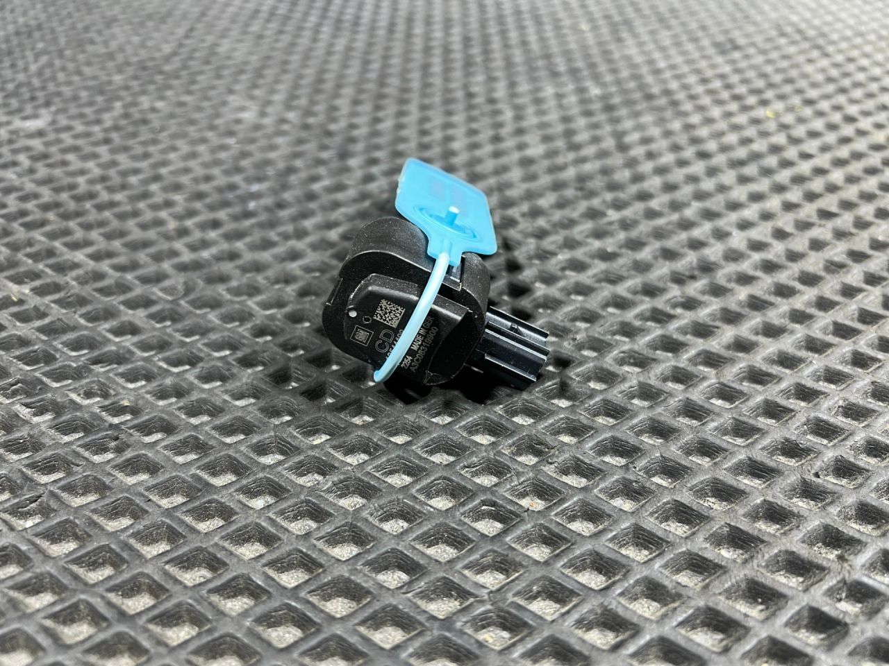 датчик удара Chevrolet Trax 2 поколение 2024, 1.2 л., бензин, АКПП, внедорожник 5 дв., передний привод, 13544409 - фото №1