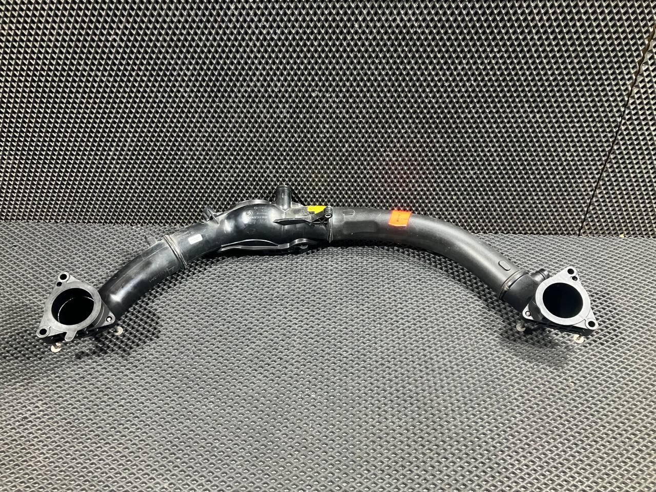 патрубок интеркулера Audi A8 D5 2019, 3.0 л., бензин, АКПП, седан, 06M145674CD - фото №1