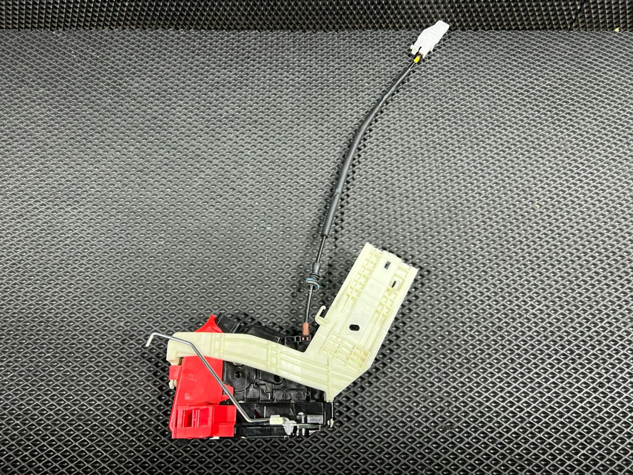 замок двери задней правой Kia Sorento 4 поколение 2023, 2.0 л., G4KA, бензин, АКПП, внедорожник 5 дв., передний привод, 81420-R5010 - фото №1