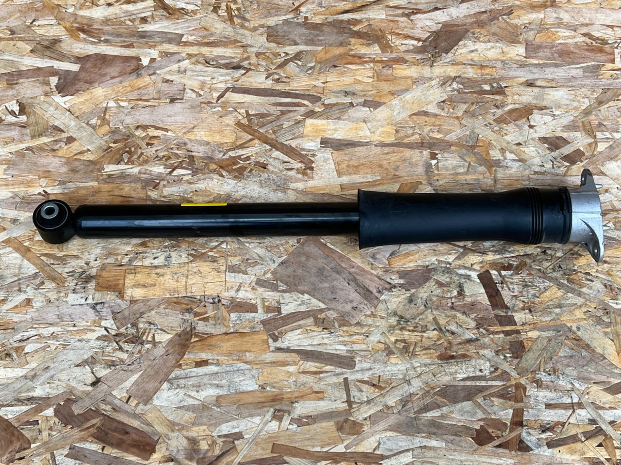 амортизатор задний Buick Envista 1 поколение 2024, 1.2 л., бензин, АКПП, внедорожник 5 дв., 60008743 - фото №1