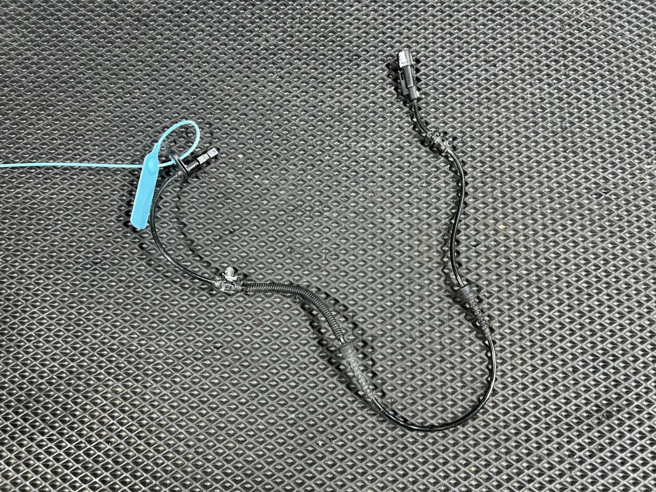 датчик ABS Chevrolet Trax 2 поколение 2023, 1.2 л., LIH, бензин, АКПП, внедорожник 5 дв., 60007947, 60009103 - фото №1