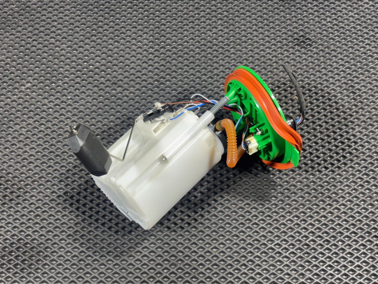 насос топливный Volkswagen Taos 1 поколение 2021, 1.5 л., DNKA, бензин, АКПП, внедорожник 5 дв., 5QM919051H - фото №1