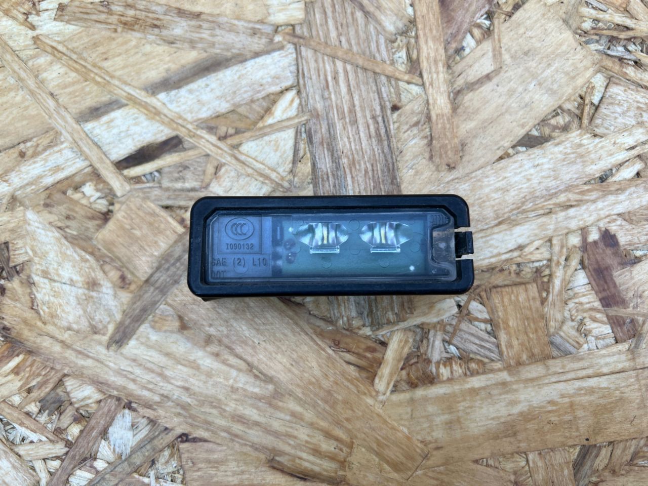 подсветка номера Porsche Macan 1 поколение 95B 2016, 3.0 л., MCT.MA, бензин, АКПП, внедорожник 5 дв., 420943021 - фото №1