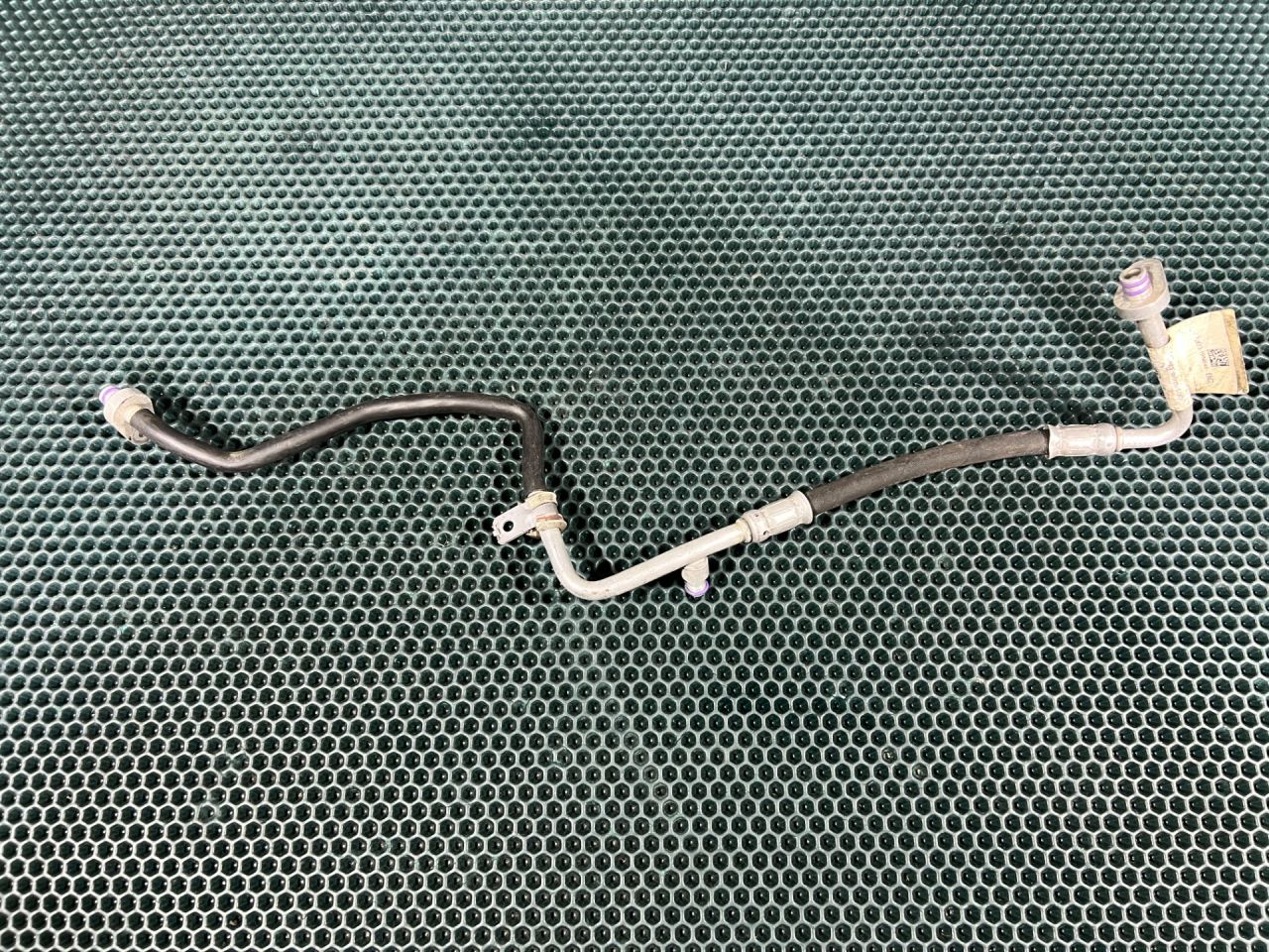 трубка кондиционера Jaguar F-Pace 1 поколение X761 2016, 3.0 л., AJ 126, бензин, АКПП, внедорожник 5 дв., GX7319N648BC, T2H6667, LR091477 - фото №1