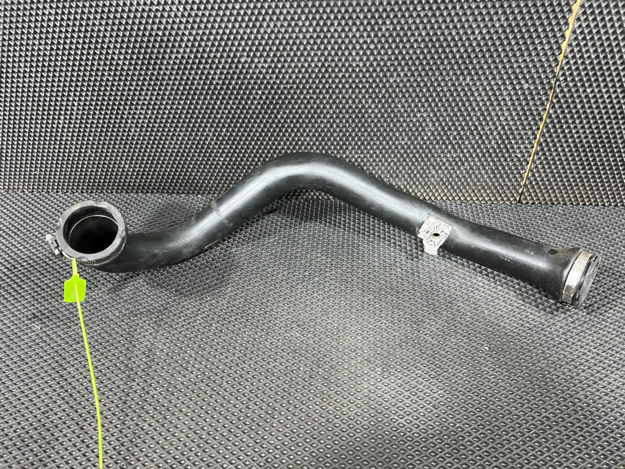 патрубок интеркулера Audi A5 F5 2019, 2.0 л., бензин, АКПП, купе, 8W0145673L, 8W0145673P, 8W0145673AG, 8W0145673, 8W0145673AL - фото №1