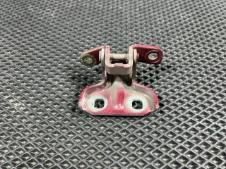 петля двери Chevrolet Trax 2 поколение 2023, 1.2 л., бензин, АКПП, внедорожник 5 дв., 13501713