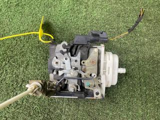 замок двери передней правой Audi A8 D2/4D [рестайлинг] 2002, 4.2 л., AUX, бензин, АКПП, седан, 4D1837016D