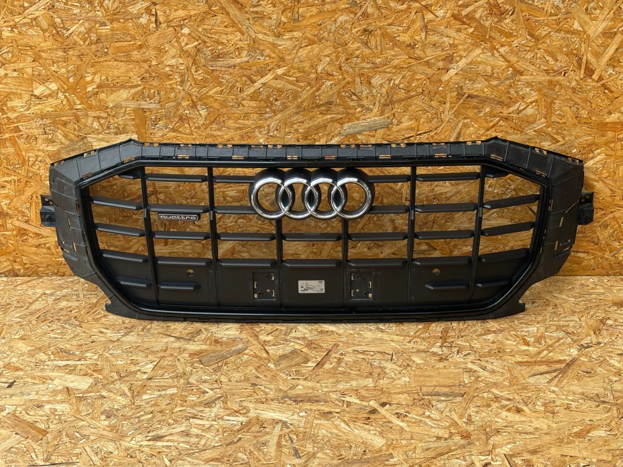 решетка радиатора Audi Q8 4M 2021, 3.0 л., бензин, АКПП, внедорожник 5 дв., 4M8853651A, 4M8853651, 4M8853651C - фото №1