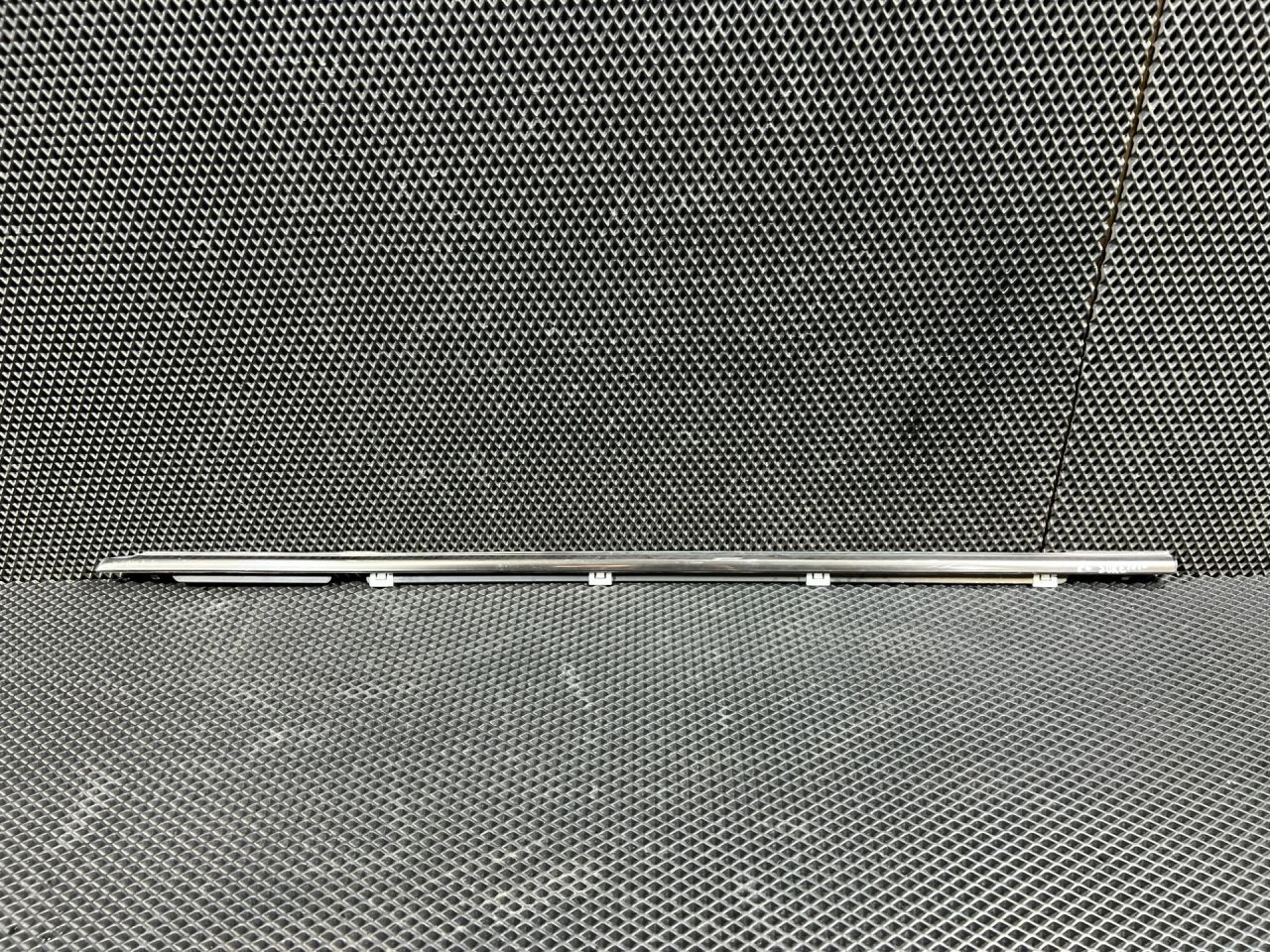 молдинг двери передней левой Kia Sorento 4 поколение 2023, 2.5 л., бензин, АКПП, внедорожник 5 дв., передний привод, 82210R5011 - фото №1