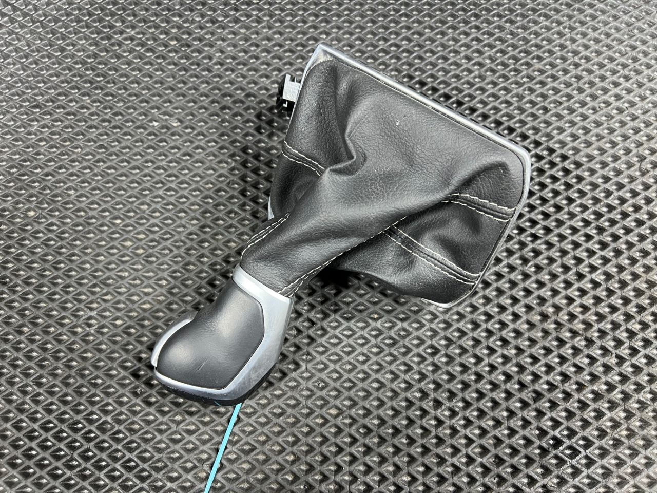 ручка кулисы КПП Volkswagen Taos 1 поколение 2023, 1.5 л., DNKA, бензин, АКПП, внедорожник 5 дв., передний привод, 5NN713203F - фото №1