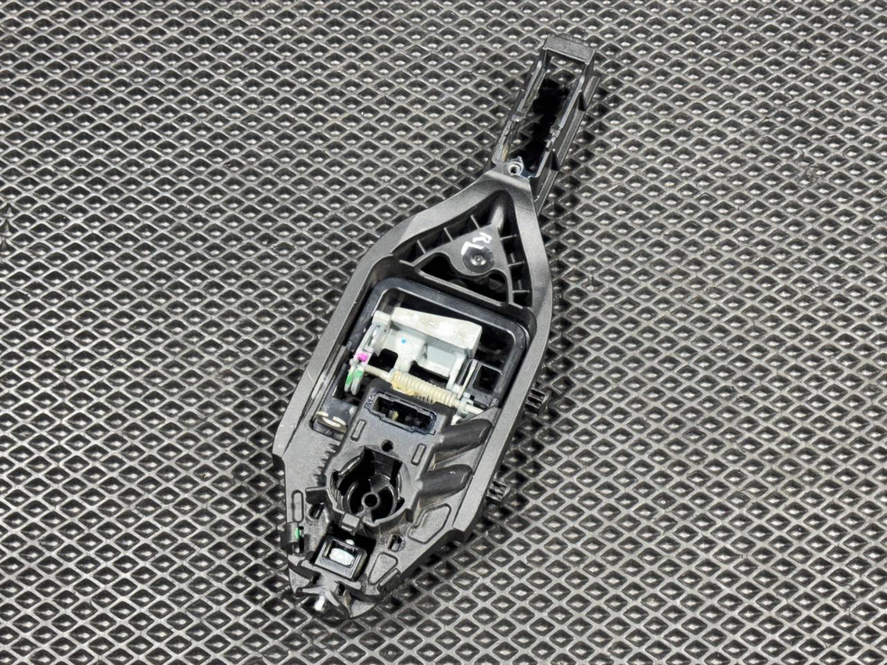 скелет ручки двери задней левой Ford Bronco Sport 1 поколение 2021, 1.5 л., бензин, АКПП, внедорожник 5 дв., LJ6B-S224A36-EE, M1PB-S264B53-AH - фото №1