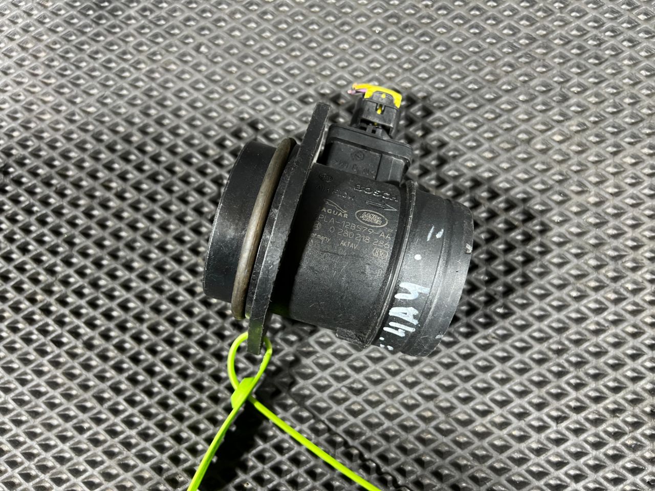 расходомер воздуха Jaguar XE 1 поколение X760 2017, 3.0 л., AJ 126, бензин, АКПП, седан, LR035726, CPLA12B579AA, 0280218286 - фото №1