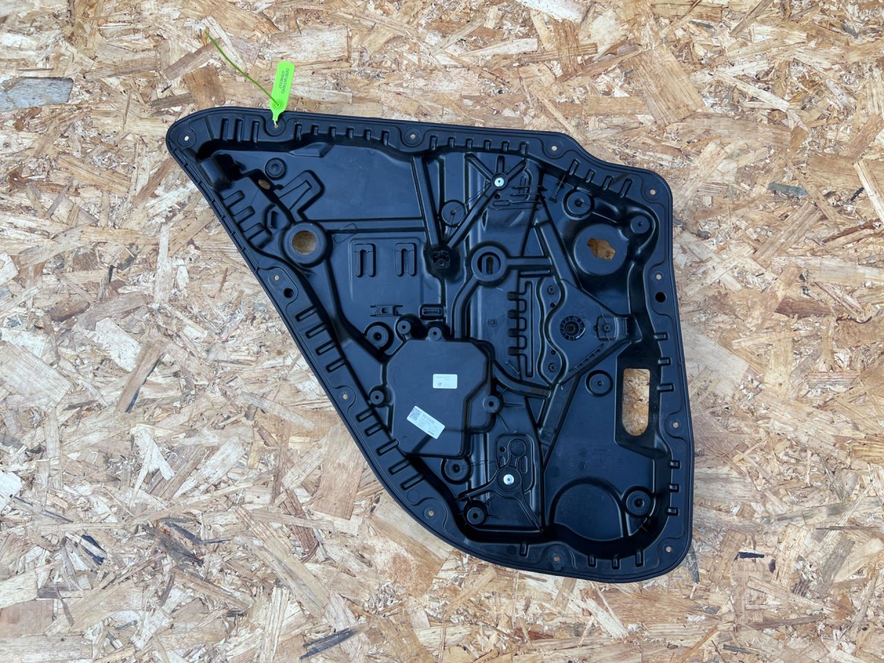 стеклоподъемник задний левый Mercedes-Benz GLE V167 2022, 3.0 л., M256 E30, бензин, АКПП, внедорожник 5 дв., A1677300001 - фото №1