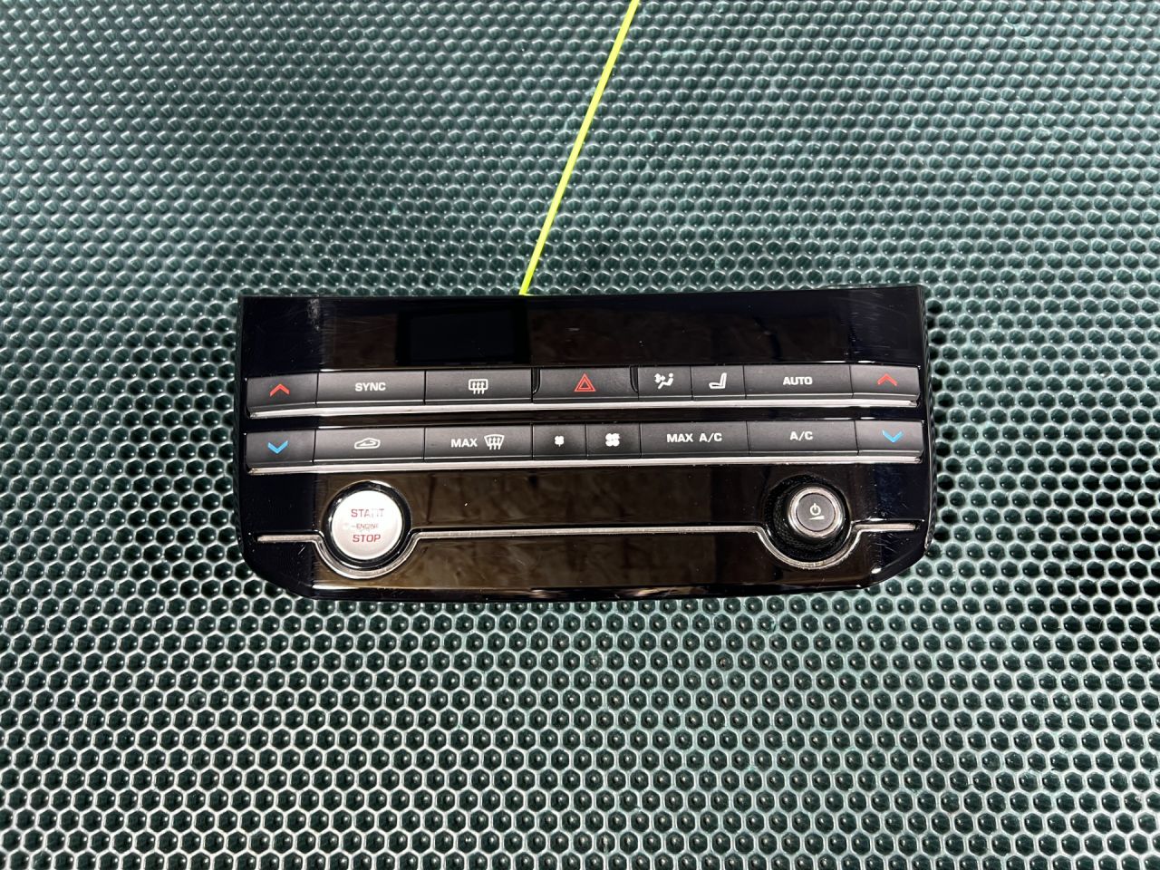 блок управления печки / климат-контроля Jaguar XE 1 поколение 2016, 3.0 л., бензин, седан, GX6318C858RE, T4A3322, T4N4328 - фото №1