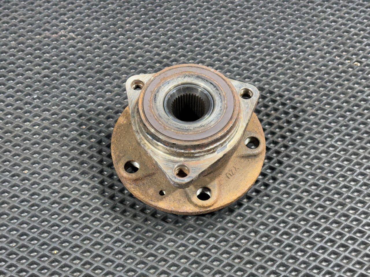 ступица передняя Volkswagen Taos 1 поколение 2021, 1.5 л., DNKA, бензин, АКПП, внедорожник 5 дв., 5Q0407621F - фото №1