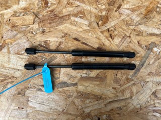 амортизатор капота Audi A8 D4/4H [рестайлинг] 2013, 4.0 л., CEUA, бензин, АКПП, седан, 4H0823359D