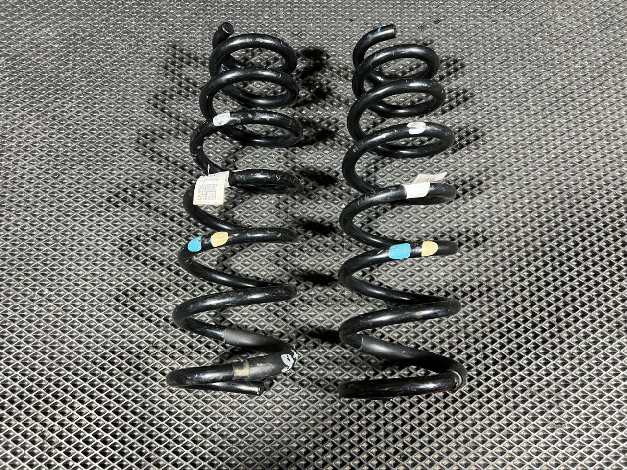 пружина задняя Kia K5 3 поколение 2023, 1.6 л., G4FP, бензин, АКПП, 55335L3150 - фото №1