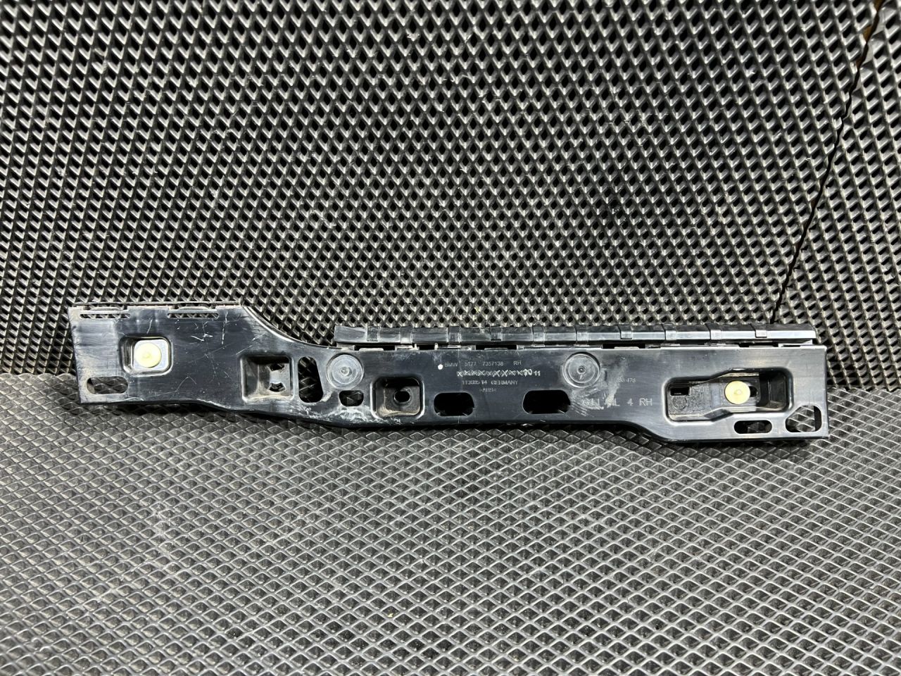 Кронштейн крепления порога BMW 7 серия G11/G12 2017, 3.0 л., B57 D30 A, дизель, АКПП, седан, 51777357138 - фото №1