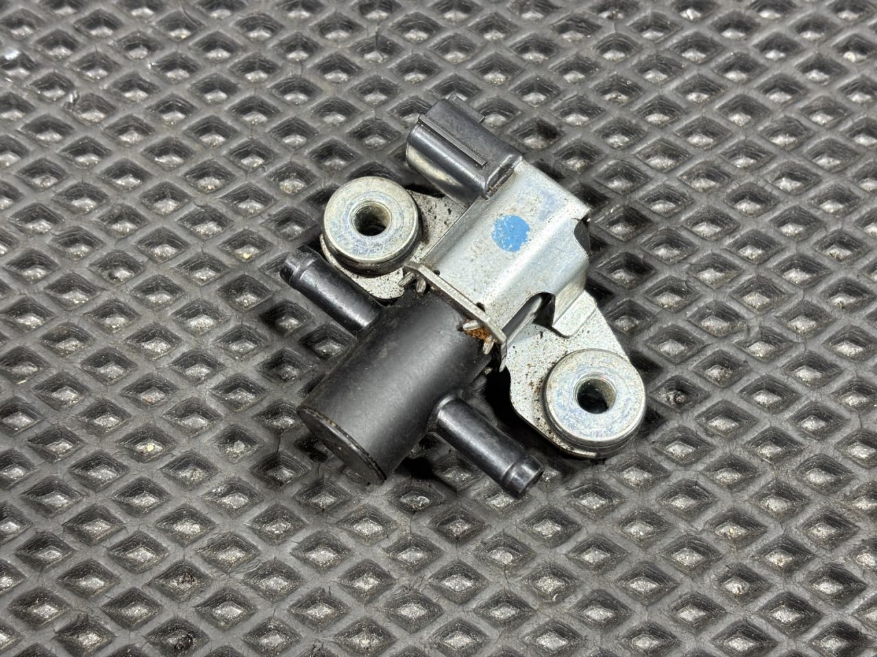 электромагнитный клапан Infiniti FX35 2 поколение 2009, 3.5 л., VQ35HR, бензин, АКПП, внедорожник 5 дв., K5T46697 - фото №1