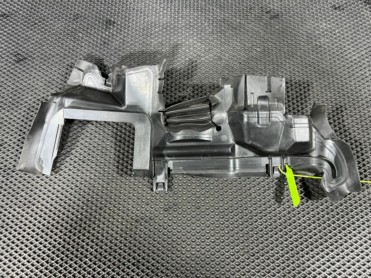 воздуховод (дефлектор) радиатора Audi A6 Allroad Quattro C8 2020, 3.0 л., бензин, АКПП, универсал, 4K9121284C - фото №1