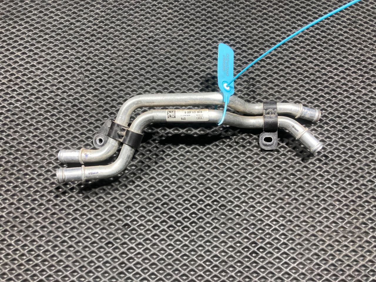 трубка охлаждающей жидкости Audi A4 B9 2017, 2.0 л., CVKB, бензин, МКПП, седан, 8W0121400B - фото №1