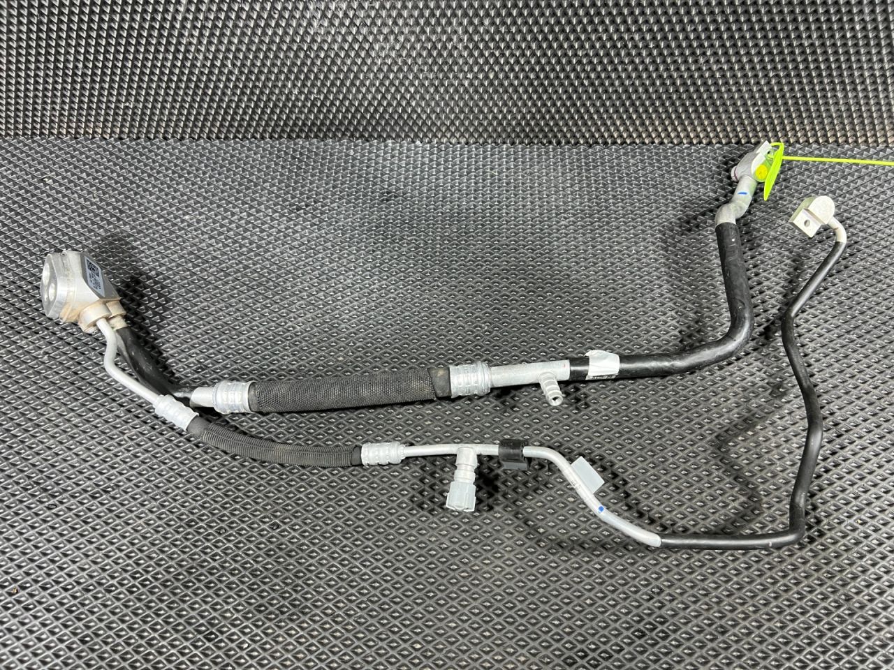 трубка кондиционера Audi A8 D5 2018, 4.0 л., АКПП, седан, 4N1816736A, 4N1816742D - фото №1