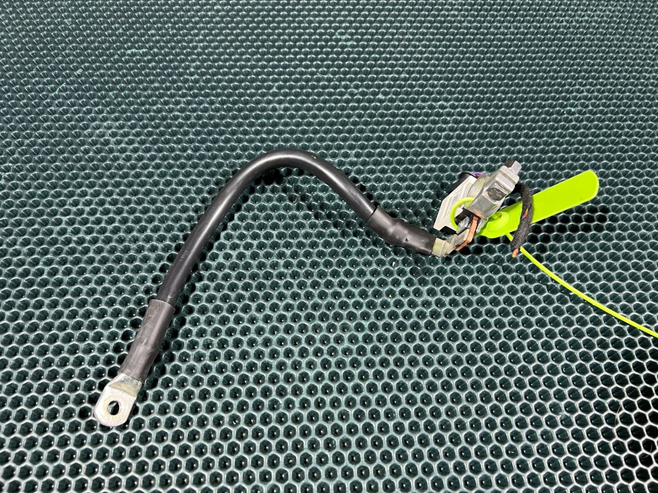 клемма аккумулятора минус Porsche Macan 1 поколение 95B 2019, 3.0 л., MCT.MA, бензин, АКПП, внедорожник 5 дв., 80A915181A - фото №1