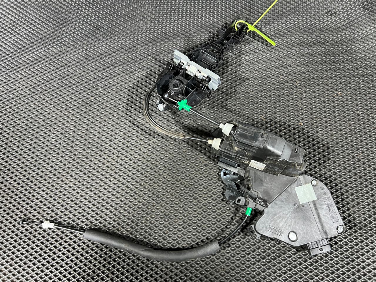 замок двери передней левой Jaguar F-Pace 1 поколение X761 2018, 3.0 л., AJ 126, бензин, АКПП, внедорожник 5 дв., BJ32224N03, T4A10218, HK83203A29CC - фото №1