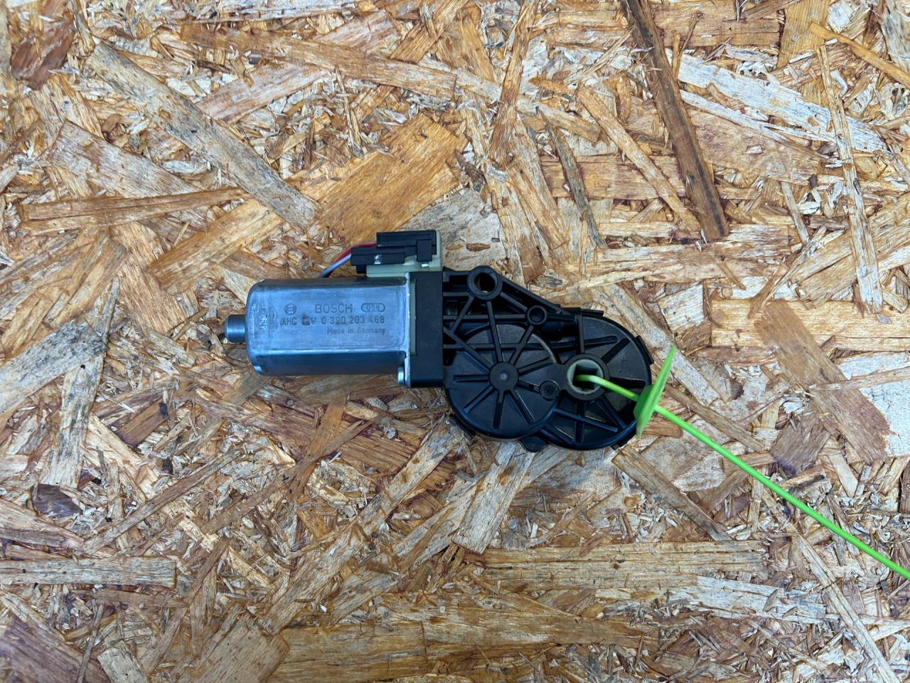 моторчик регулировки сиденья Porsche Macan 1 поколение 95B 2016, 3.0 л., MCT.MA, бензин, АКПП, внедорожник 5 дв., 5N0959762A, 0390203468 - фото №1