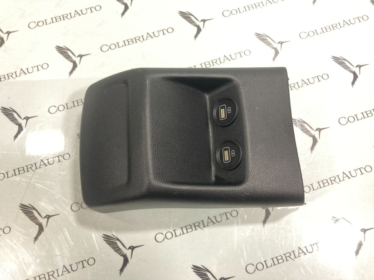 Декоративная накладка центральной консоли Kia K5 3 поколение 2022, 1.6 л., G4FP, бензин, АКПП, седан, 84640L3300, 84640-L3AW0 - фото №1