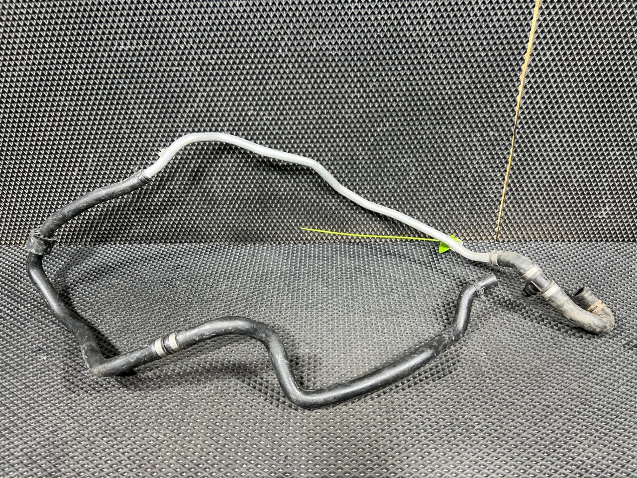 патрубок (трубопровод, шланг) Mercedes-Benz S-Класс W222/C217/A217 2015, 5.5 л., бензин, АКПП, седан, A2228305600, A2228305300 - фото №1