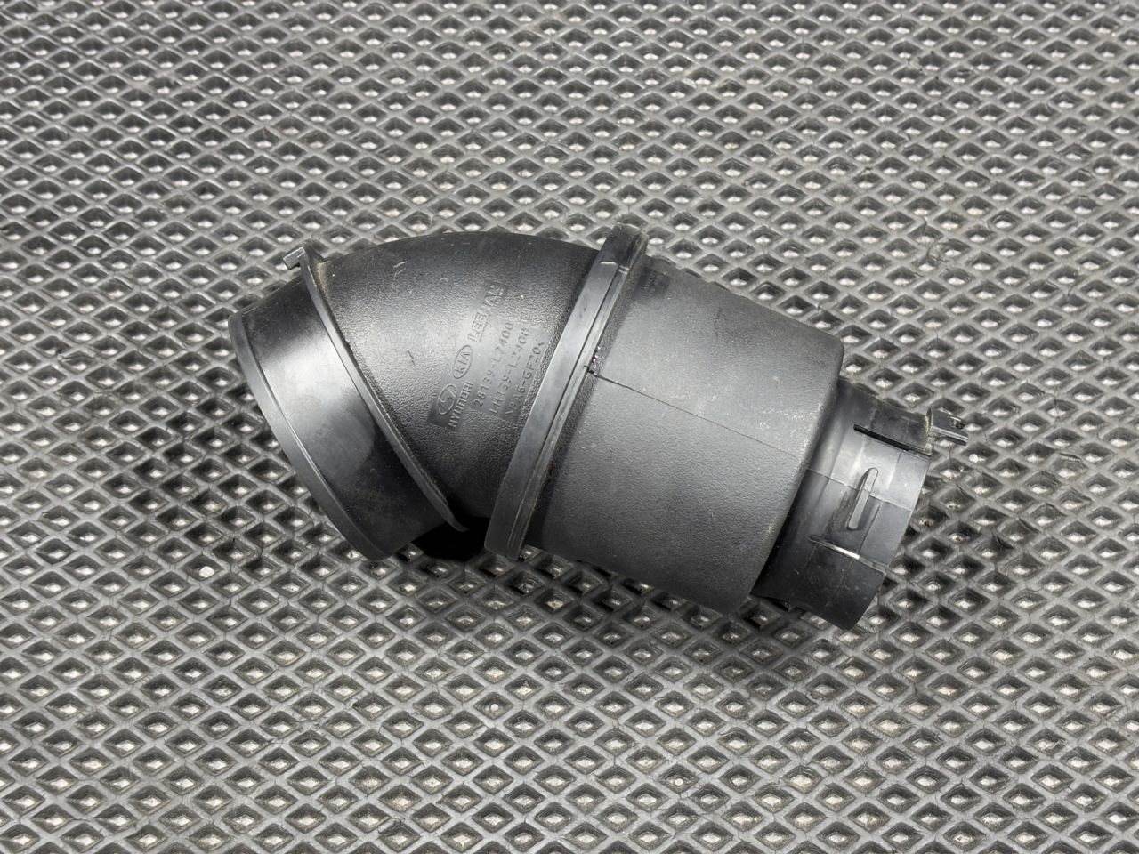 патрубок воздушного фильтра Kia K5 3 поколение 2022, 1.6 л., G4FP, бензин, АКПП, седан, 28139L2400 - фото №1