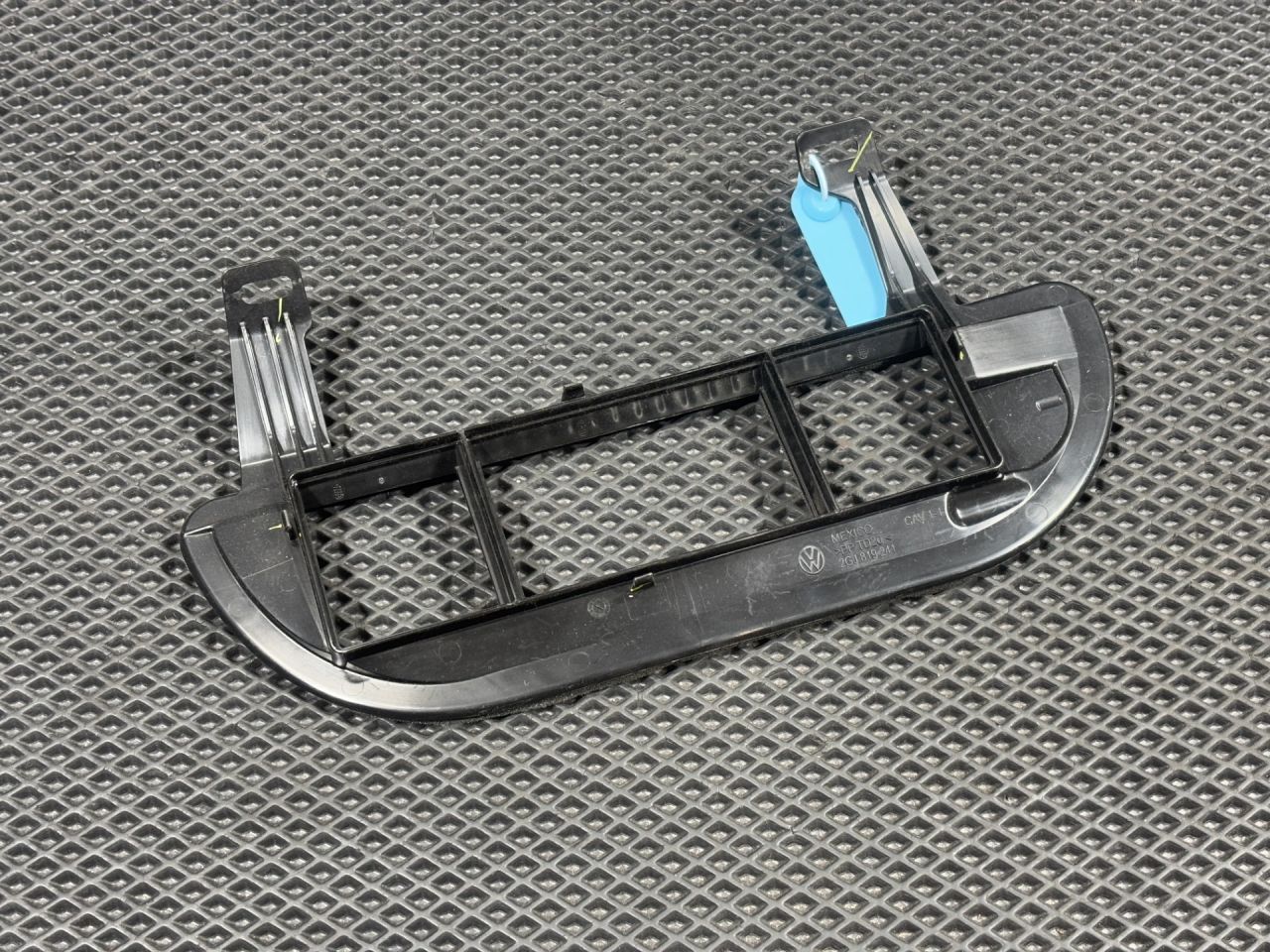 воздухозаборник Volkswagen Taos 1 поколение 2021, 1.5 л., DNKA, бензин, АКПП, внедорожник 5 дв., 2GJ819241 - фото №1